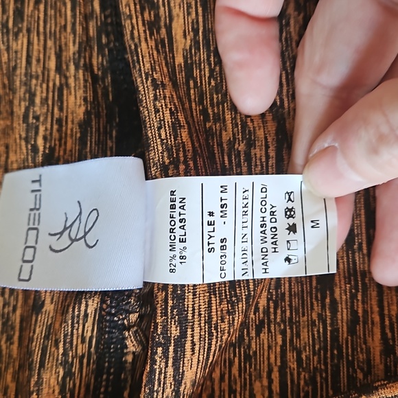 Codefit gold & black shorts medium - Picture 4 of 10